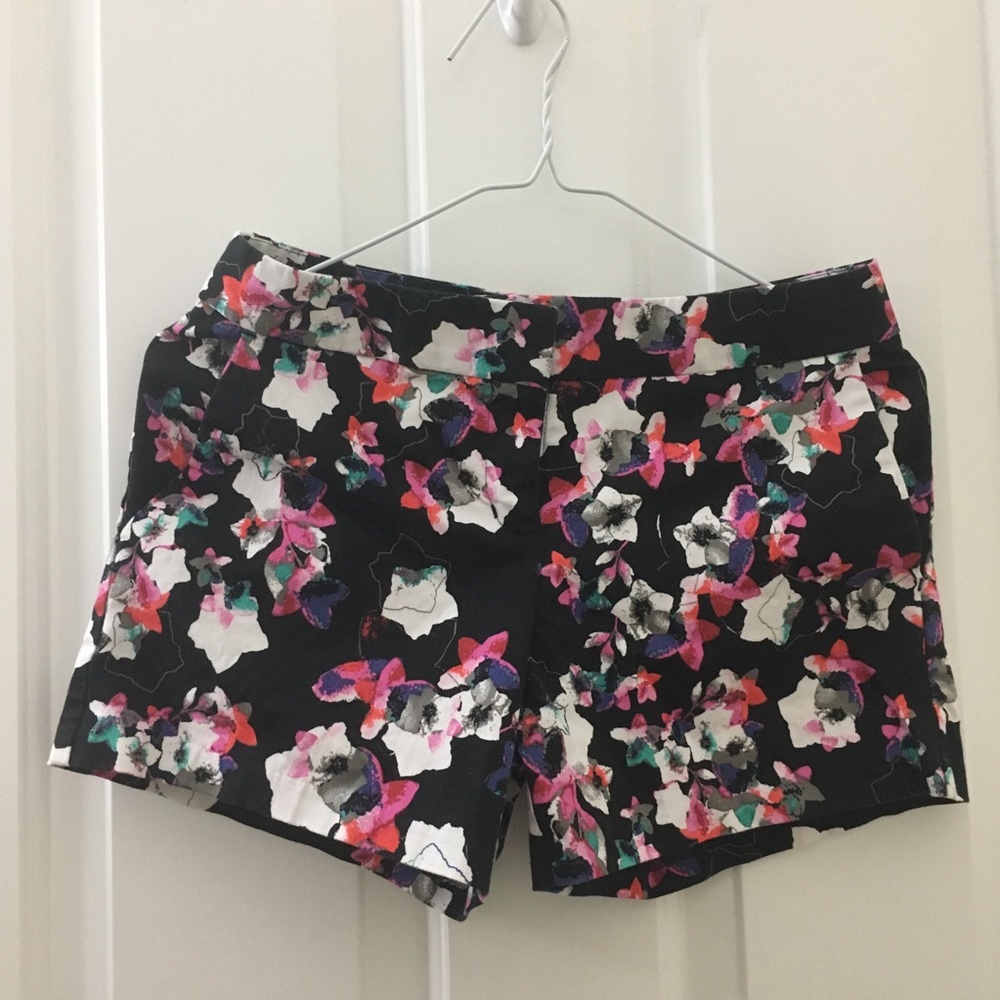 🌺Fabulous Express foral shorts 👑
